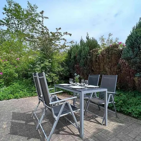 Ferienwohnung-5-mit-terrasse-friesenhus-weisse-moewe-duhnen Apartment